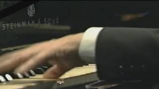 Mario Fernando al piano con el Maestro Jaime R. Echavarría (1999)