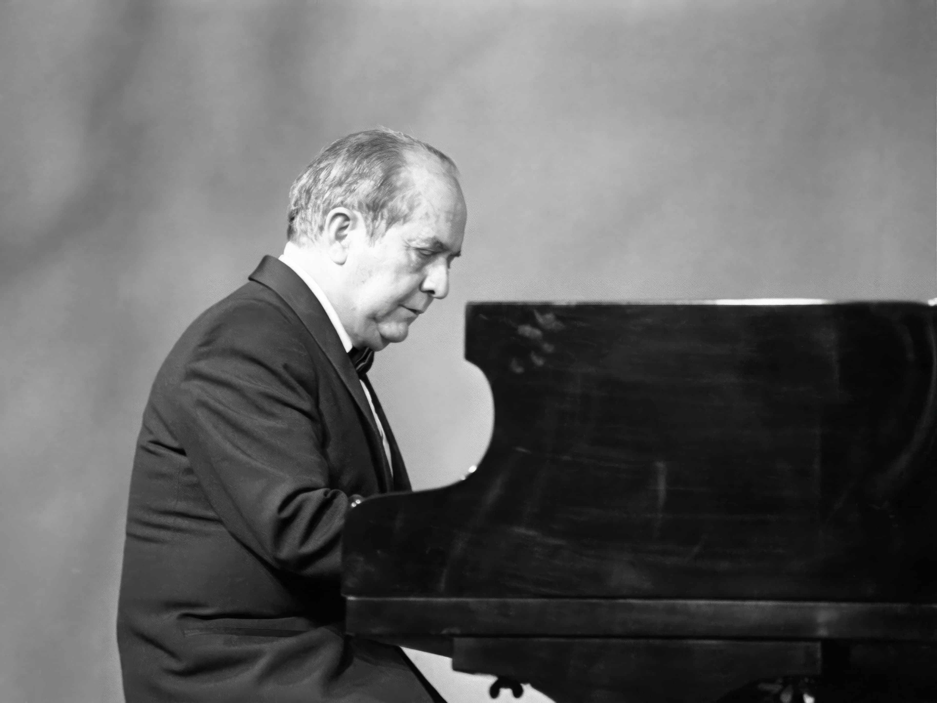 Jaime R. Echavarría — fotografía de época