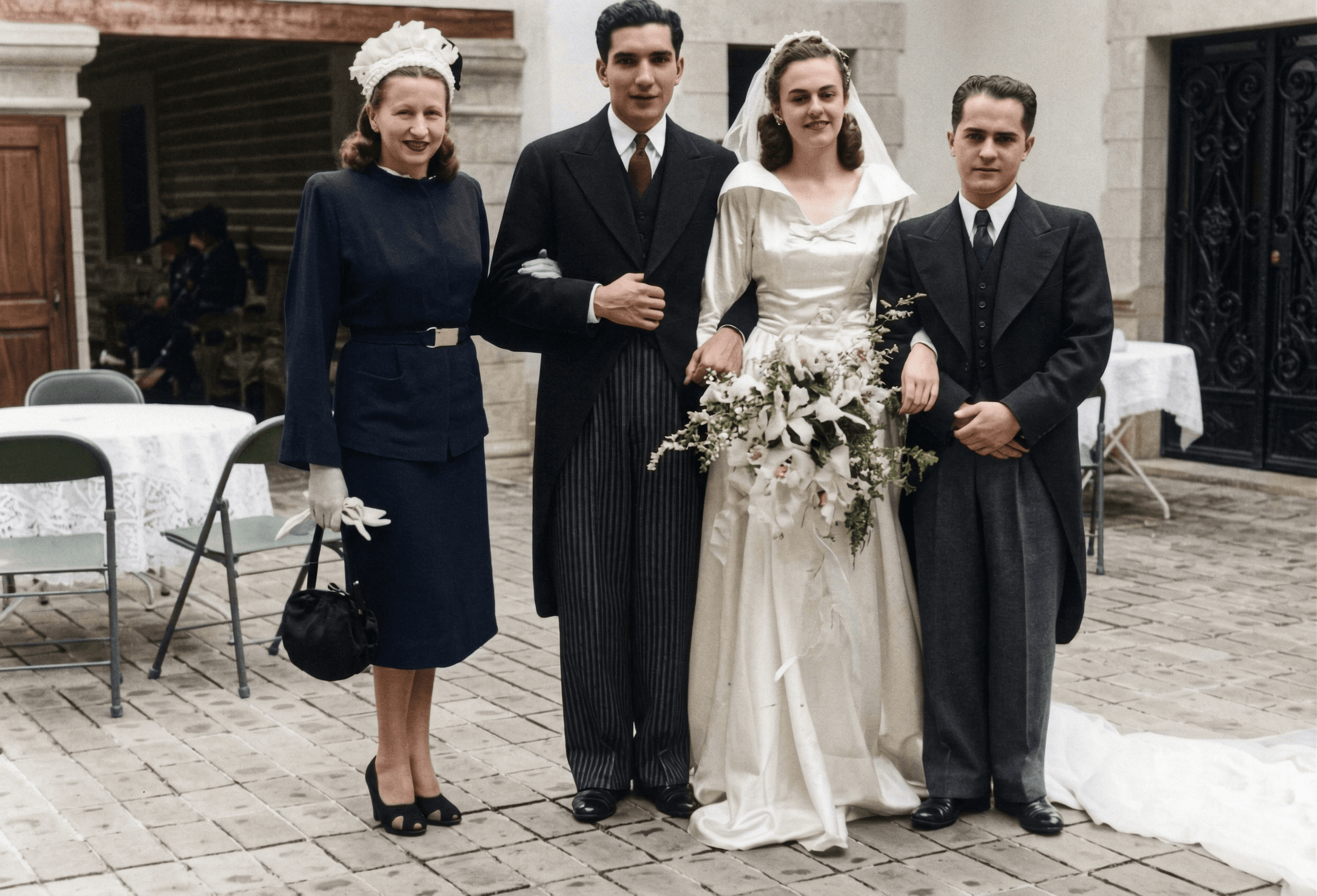 Rosa Elena con Juan Gonzalo Restrepo, María Victoria y Jaime R. — fotografía a color