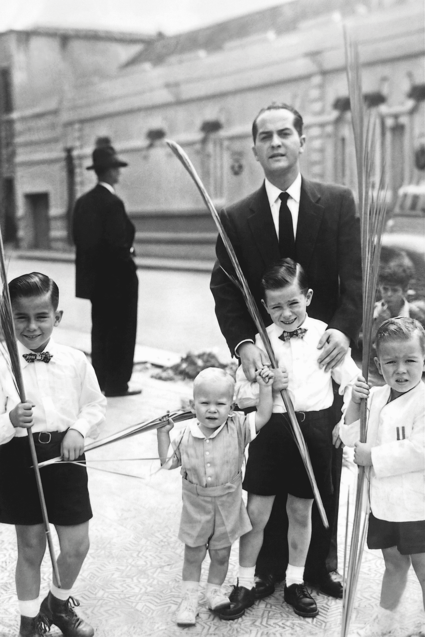 Jaime R. Echavarría con sus cinco hijos — Martín, Alfredo, Tomás, Francisco y Jaime