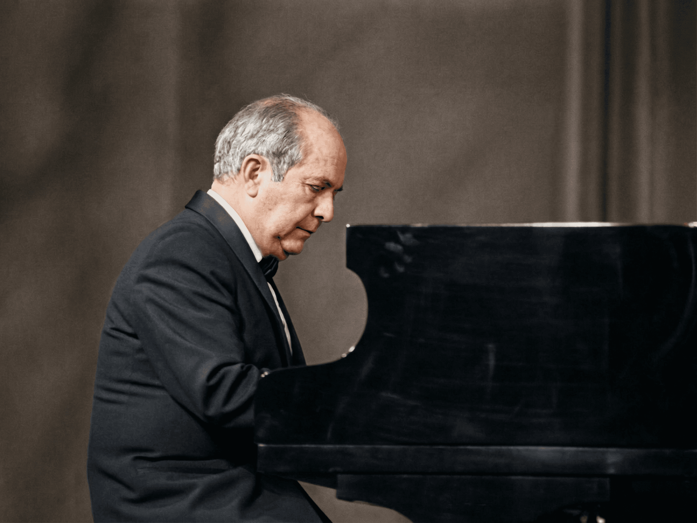 Retrato en color — Jaime R. Echavarría